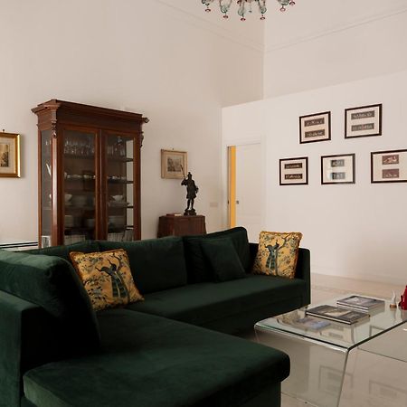 A.Ri.El Luxury Apartment نابولي المظهر الخارجي الصورة